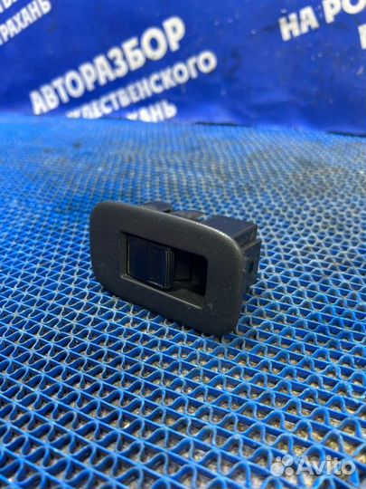 Кнопка стеклоподъемника Toyota Auris хэтчбек 1ZR