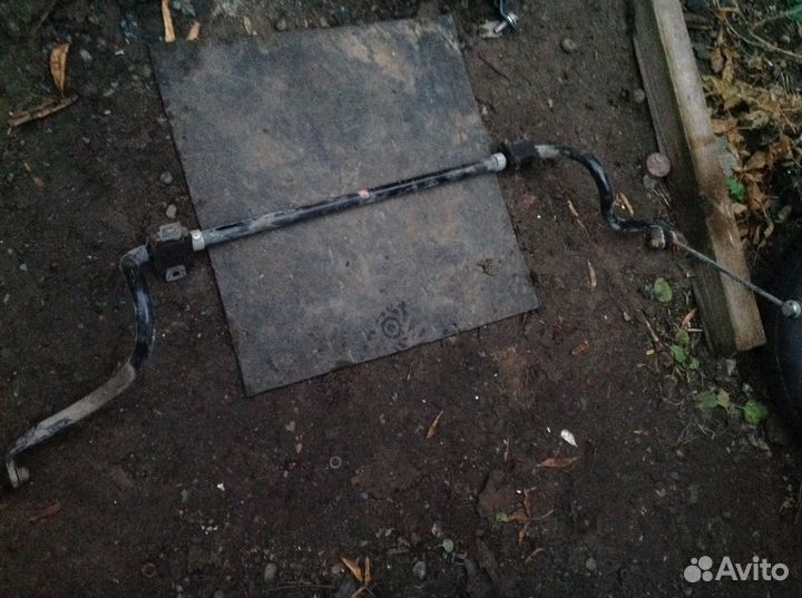 Стабилизатор передний Митсубиси Лансер 10