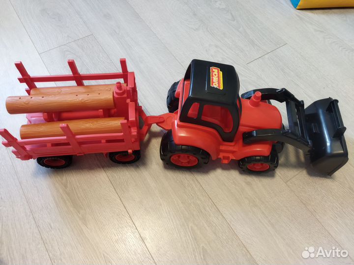 Трактор с прицепом