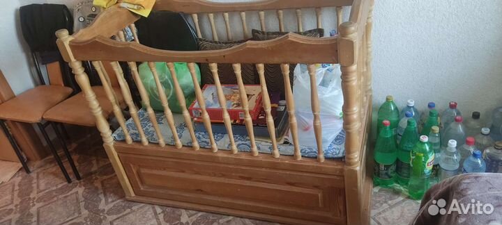 Детская кроватка из массива