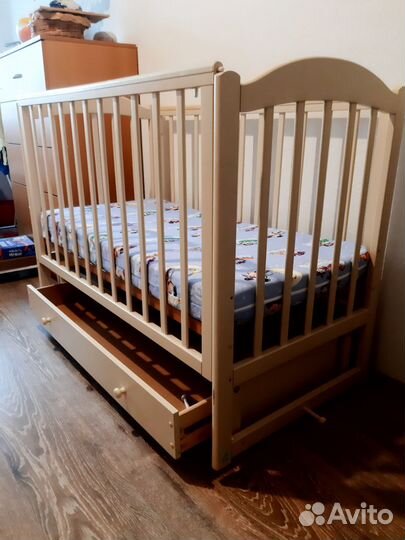 Детская кроватка с матрасом