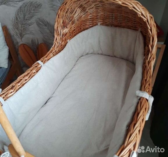 Плетенная люлька и подставка