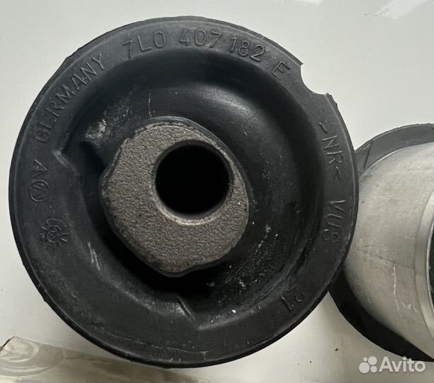 Сайлентблоки рычагов VAG 7L0407182E (к-т 2шт)