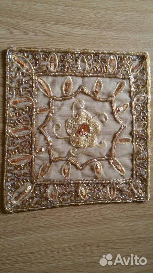 Салфетка, вышитая бисером