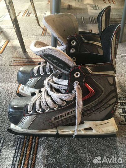 Хоккейные коньки бауэр
