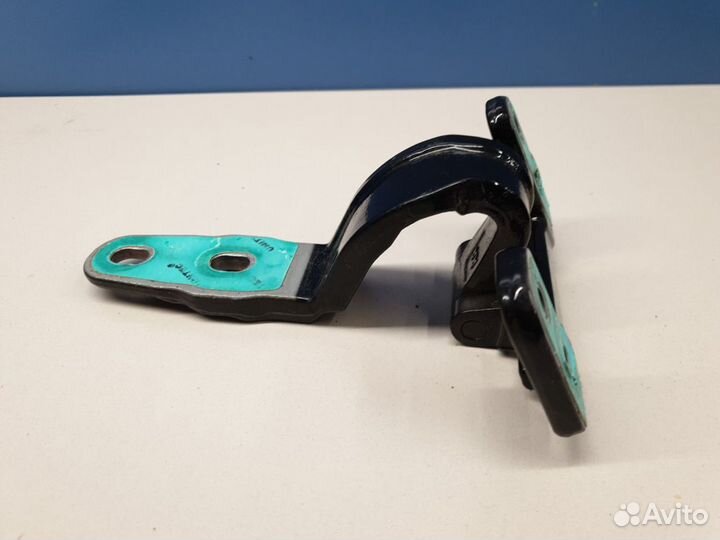 Петля двери багажника правая Mercedes E-klasse W21