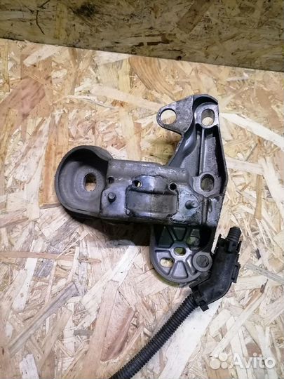 Кронштейн опоры двигателя Audi A4 B7