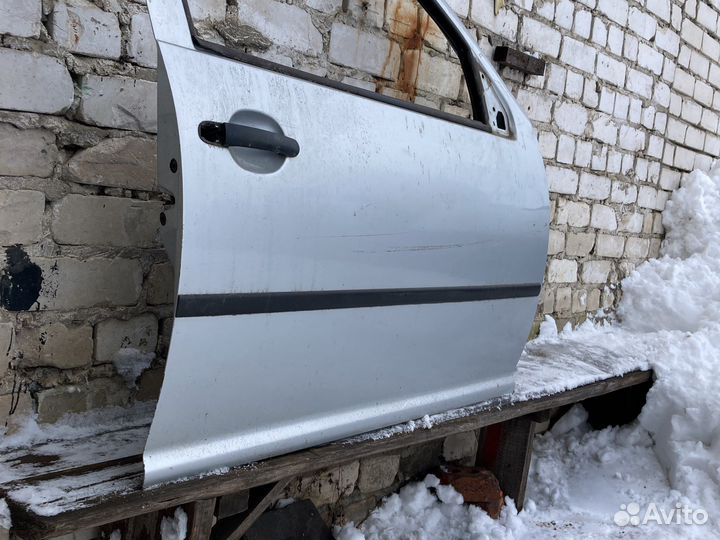 Передняя правая дверь фольксваген гольф 4