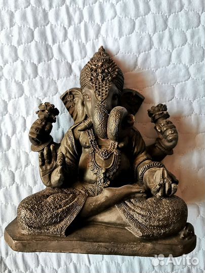 Статуэтка из дерева из Индии