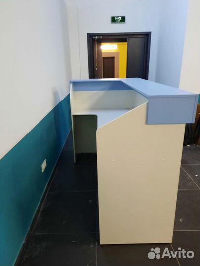 Стойка ресепшн