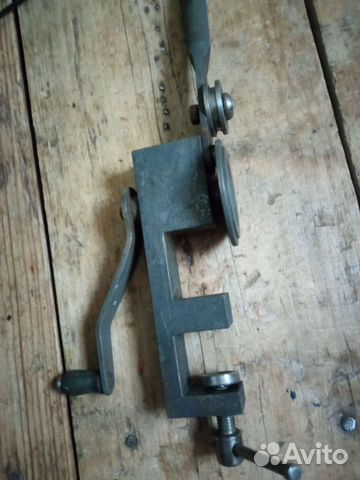 Приспособление для правки крышек