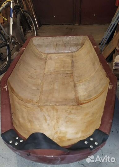 Лодка весельная