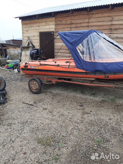 Лодка с мотором