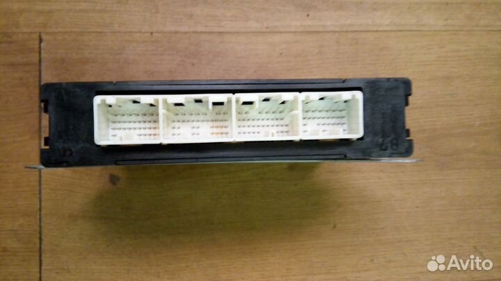 Блок управления двигателем Субару Трибека 3.6