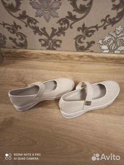 Туфли белые 37р идёт на 36 р (23 см стелька)