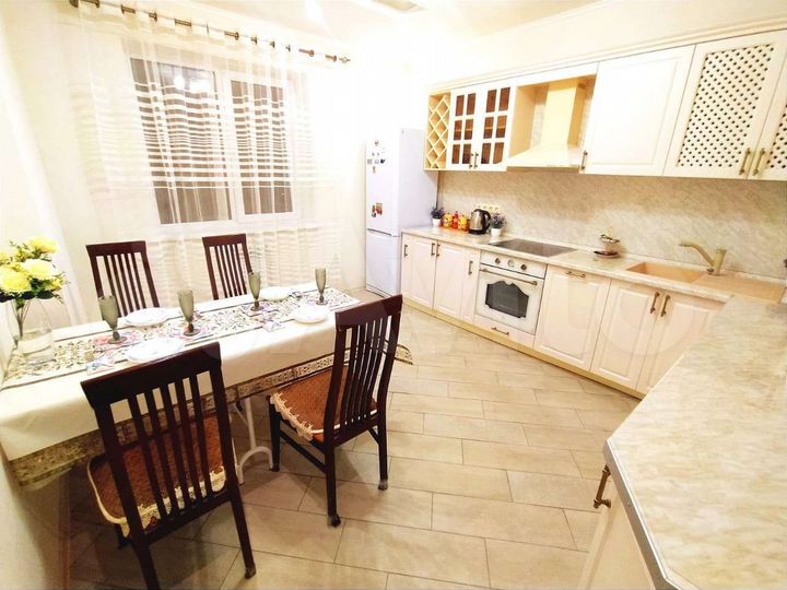 2-к. квартира, 70 м², 8/16 эт.