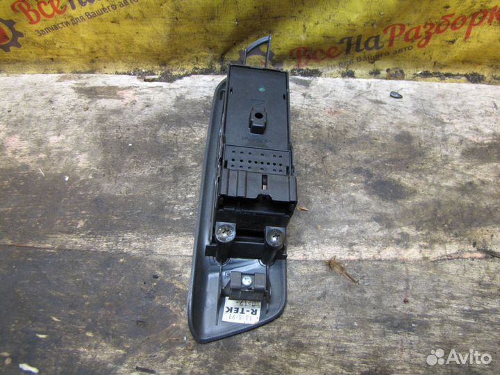 Блок упр. стеклоподъемниками Nissan Primera P11