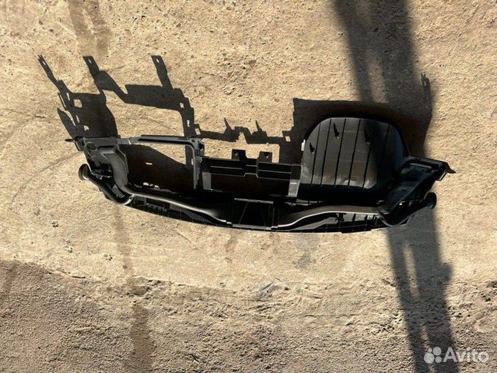 Накладка на торпедо Nissan Tiida С11 хэтчбек 2005