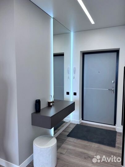 Прихожая на заказ / Шкаф в потолок для прихожей