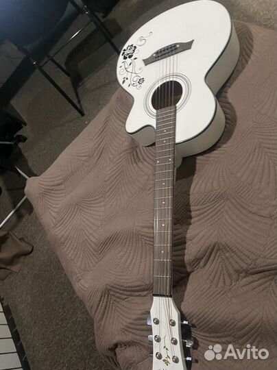 Акустическая гитара