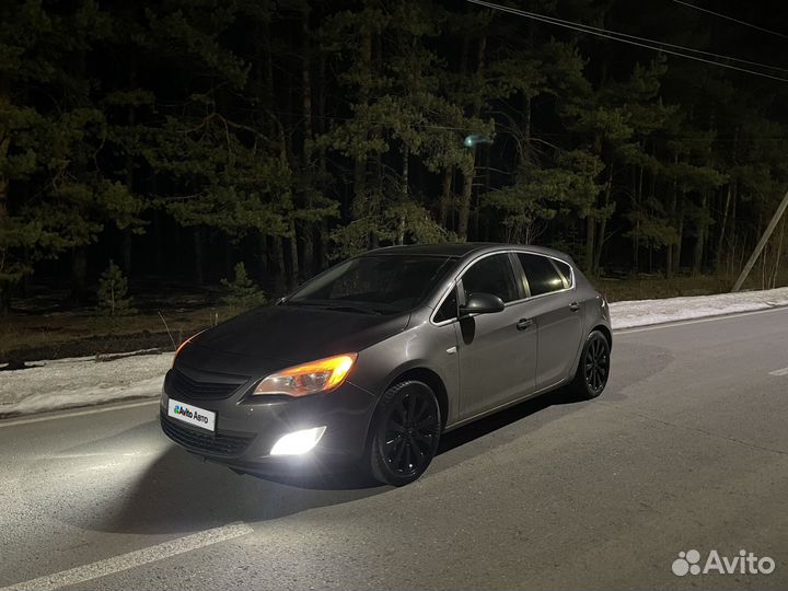 Opel Astra 1.4 МТ, 2010, 270 000 км