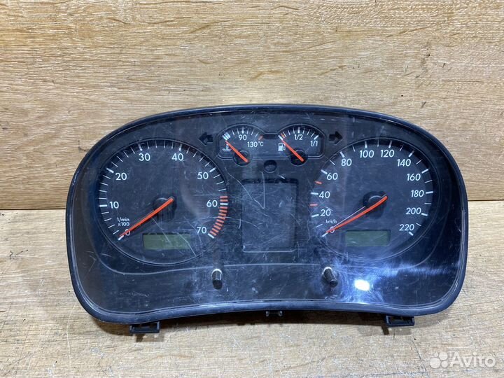Панель приборов Volkswagen Golf 4 бензин 112544