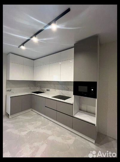 Кухня угловая с барной стойкой