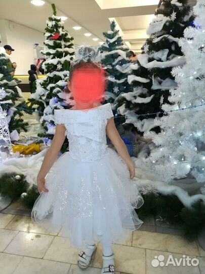 Нарядное платье доя девочки 4-6 лет