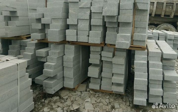 Гранитный бордюр садовый