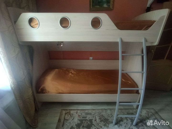 Кровать двухъярусная