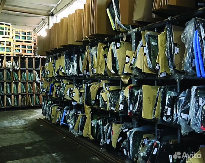 Стекло боковое опускное для Chrysler левый руль