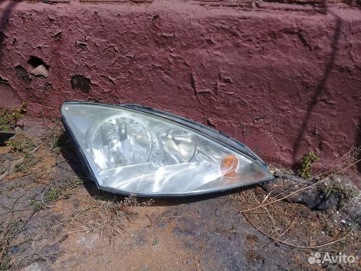 Фара на ford focus 2