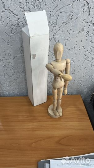 Деревянный манекен человека