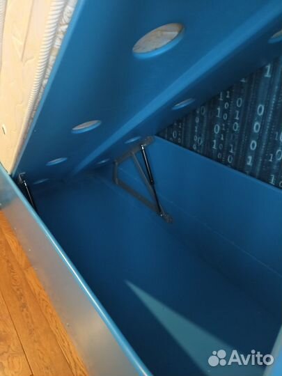 Оригинальная детская кровать - вертолет