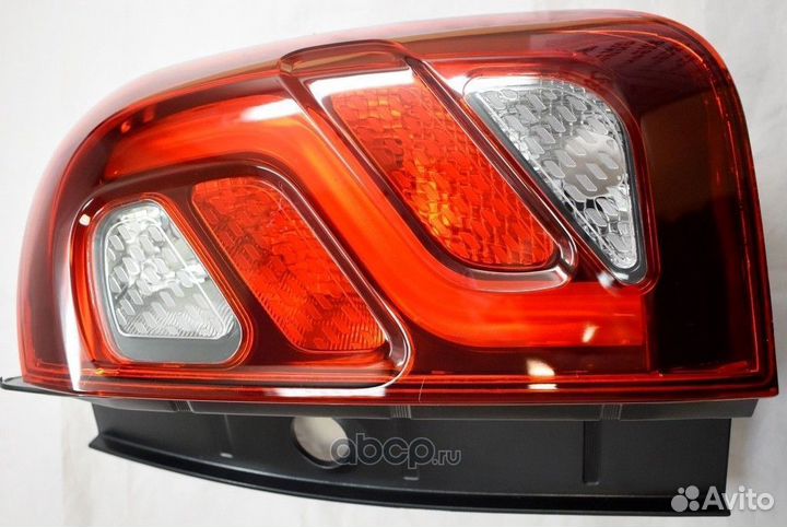Фонарь задний правый Renault Duster 2015