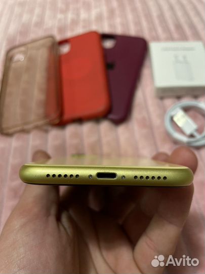 Телефон iPhone 11 64GB Yellow