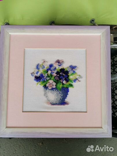 Картина вышита бисером