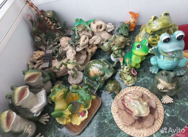 Большая коллекция лягушек