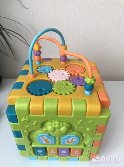 Бизиборд пластмассовый