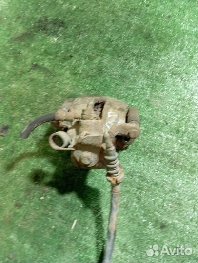 Суппорт тормозной задний правый Mitsubishi Carisma