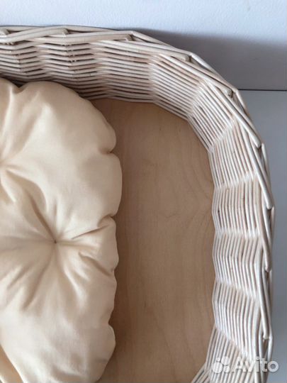 Лежанка плетёная для кошек и собак