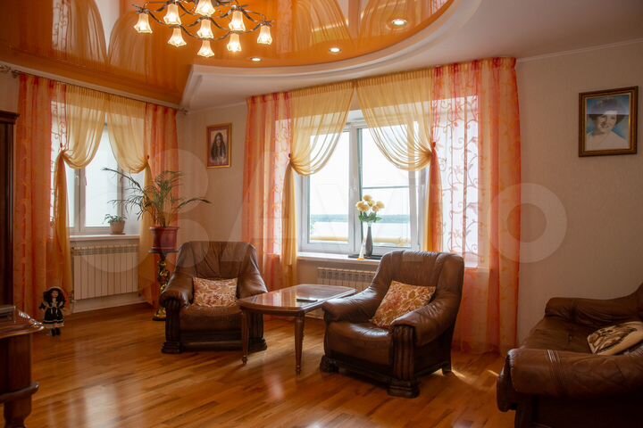 Коттедж 200 м² на участке 5 сот.