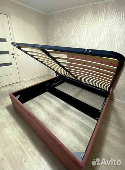 Кровать в спальню 200*200