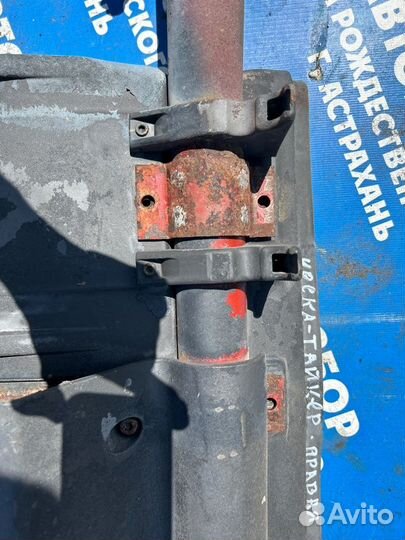 Крепление брызговика. Iveco Eurotrakker 2005