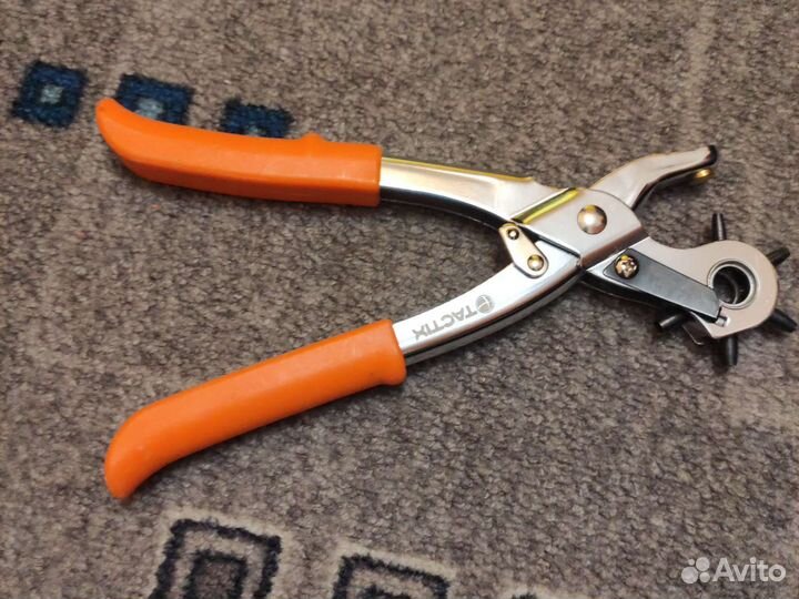 Инструмен для пробития часовых ремешков