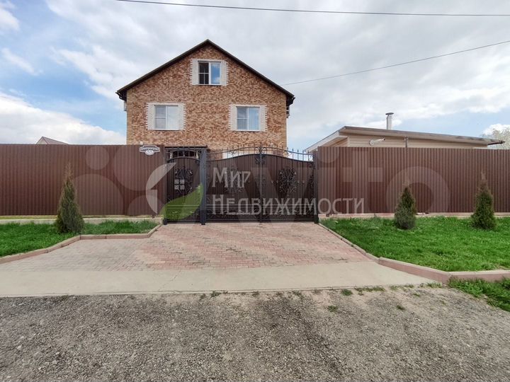 Дом 193,8 м² на участке 8,5 сот.