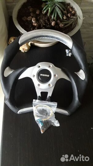 Спортивный руль momo