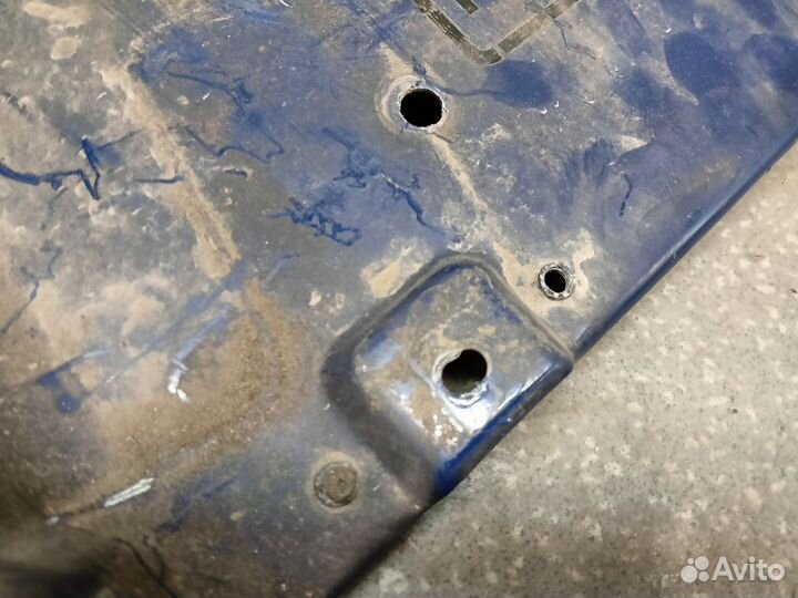 Кронштейн подножки правый scania P250