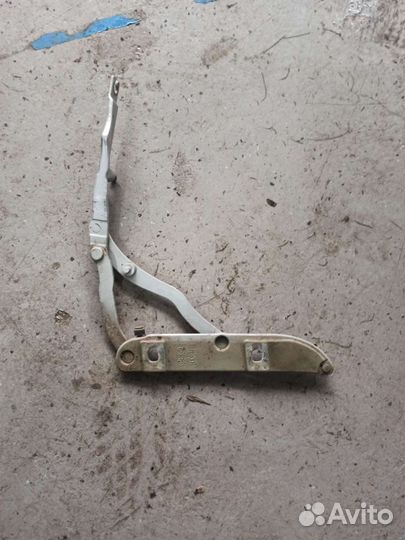 Петля крышки багажника левая BMW E46