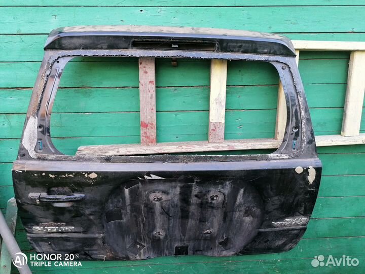 Дверь багажника 3-5 Suzuki Grand Vitara 2005-2016
